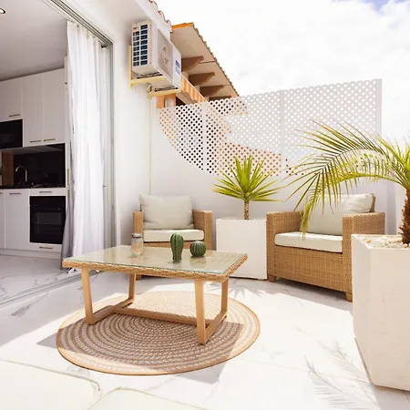 Sunset Ocean View 아데제